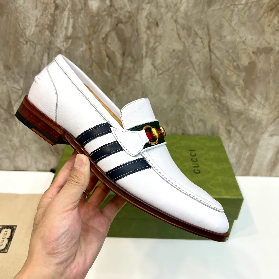 Original leather outsole P900 Brand: Co-branded Adidas｜GUCCI (Gucci) Standard code: Men's size 38–44 (45/46 can be customized) Grade: Same style as the official website Original quality Material: Original cowhide Leather lining Original leather outsole Style category: Men's fashionable casual leather shoes Distinguished big-name luxury elements top luxury Color: Actual picture